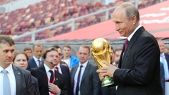 Путин: для России радость и честь принимать представителей футбольной семьи