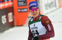 Лыжник Большунов рад победе в спринте на первом этапе Кубка мира