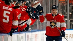Форвард "Флориды" Дадонов вошел в тройку лучших игроков дня в НХЛ