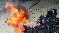 Восемь фанатов арестовали после сорванного в Греции матча