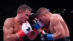 Деревянченко уступил Чарло в бою за титул чемпиона WBC