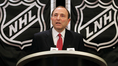 Комиссар НХЛ хочет перенести хоккейный олимпийский турнир на лето