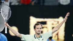 Российский теннисист Медведев обыграл Циципаса и вышел в финал Australian Open