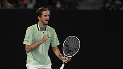 Лэйвер оценил шансы Медведева в финале Australian Open с Надалем