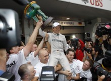 Foto: Rosbergs atzīmē pirmo uzvaru F1