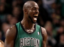 "Celtics" uzvar trešo spēli pēc kārtas, pietuvojas finālam