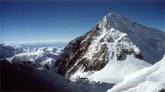 Альпинистов не пустят на Эверест без шерпов