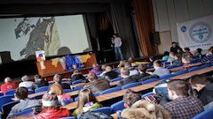 Законы аэродинамики и костюм-крыло на первой в Москве бейс-лекции Валерия Розова