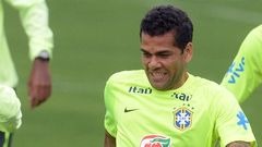 Дани Алвес: "Сборная Бразилии должна стать
с болельщиками единой силой"