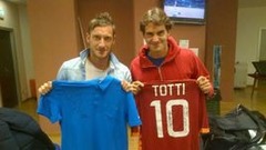 Тотти и Федерер обменялись футболками