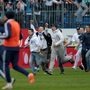 Футбольные фанаты сорвали матч «Зенит» — «Динамо» (видео)