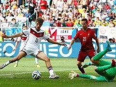 Германия — Португалия: Мюллер затмил Роналду трижды