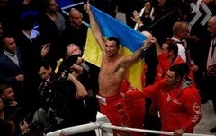 Порошенко поздравил Кличко с победой