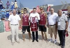 Президент посетил соревнования по пляжному волейболу (фото)