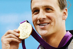 Американский пловец отдал золотую медаль ЧМ ребенку