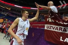 Латвийские баскетболисты победили британцев на чемпионате Европы