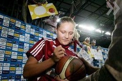 Известная латвийская баскетболистка женилась на своей подруге