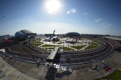 Гран-при России идет на второй круг Гран-при России идет на второй круг